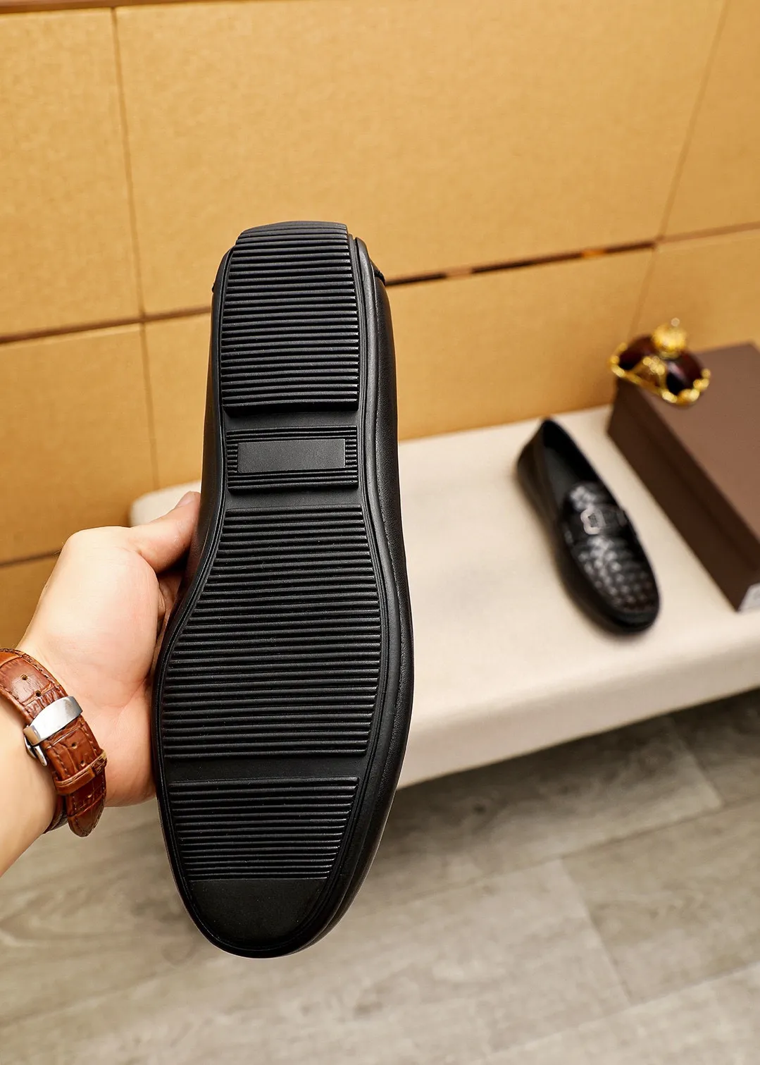 Men's Men's Shoes 💰: 420 💐BV Men's Slip-on Shoes® [BOTTEGA VENETA] Official website counter new model, one-to-one mold opening ⚠Italian calfskin embossed ➕Cow 🐂 leather lining. Driving slip-ons, available at counters, sizes 39-44 (38.45🉑️customized)